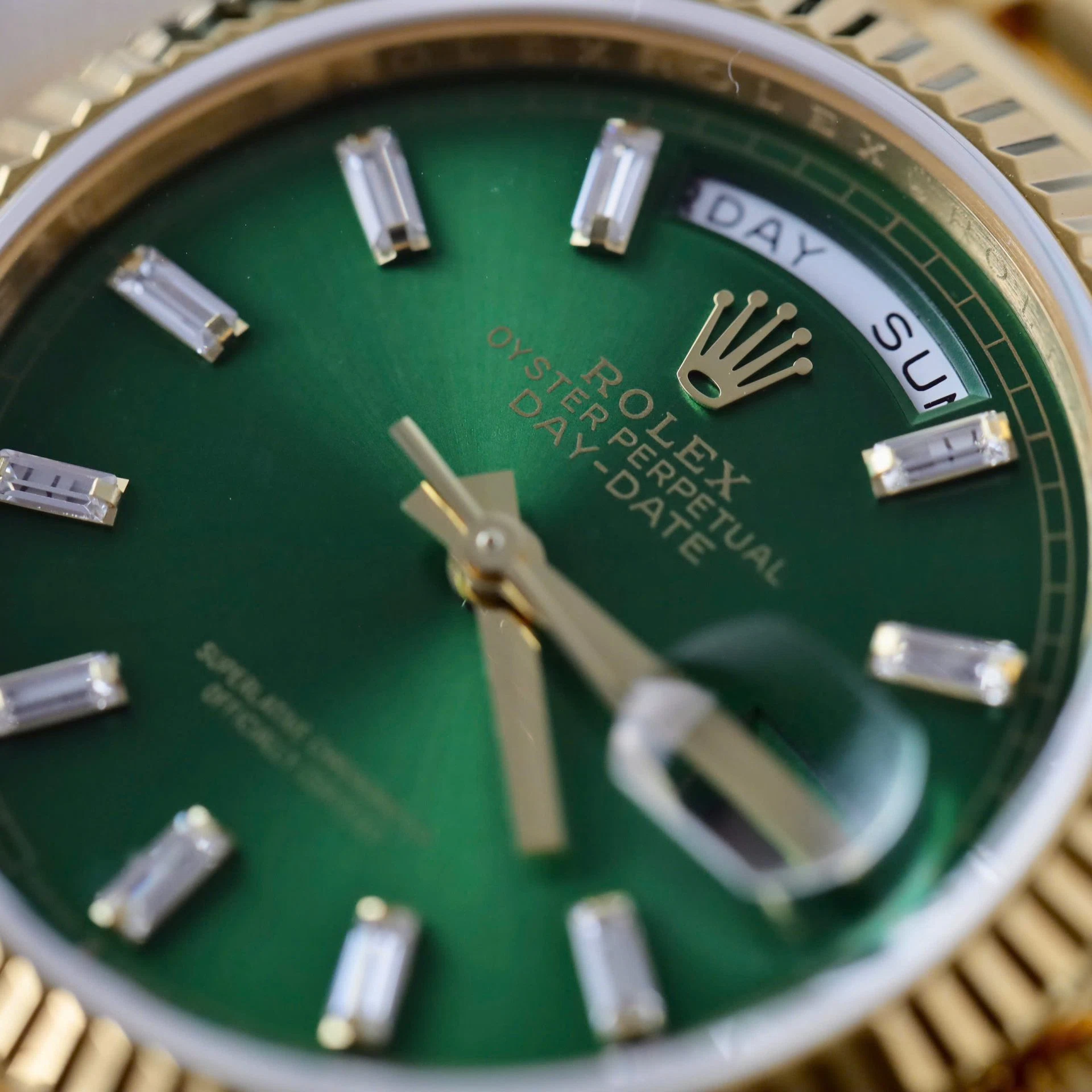 Rolex Day-Date Leuchtendgrün Zifferblatt mit Diamantbesatz 128238-0130 36 mm – Superclone – Bild 6