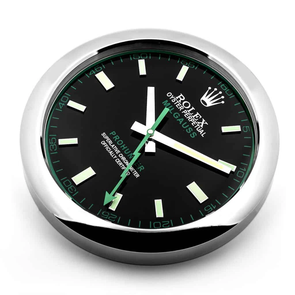 Wanduhr – MILGAUSS Schwarz Schrägansicht