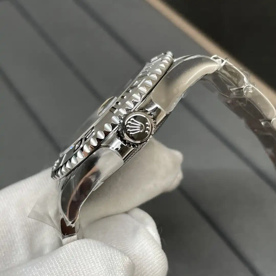 Superclone Yacht-Master rhodiumfarbenes Zifferblatt 126622 Detailansicht