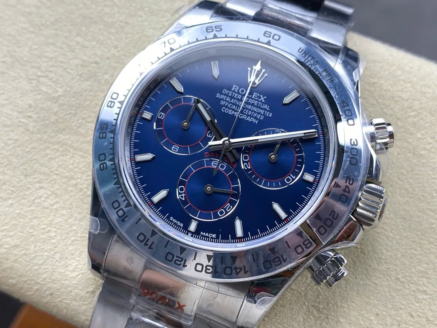 Superclone Daytona 126509 leuchtendblaues Zifferblatt Nahaufnahme