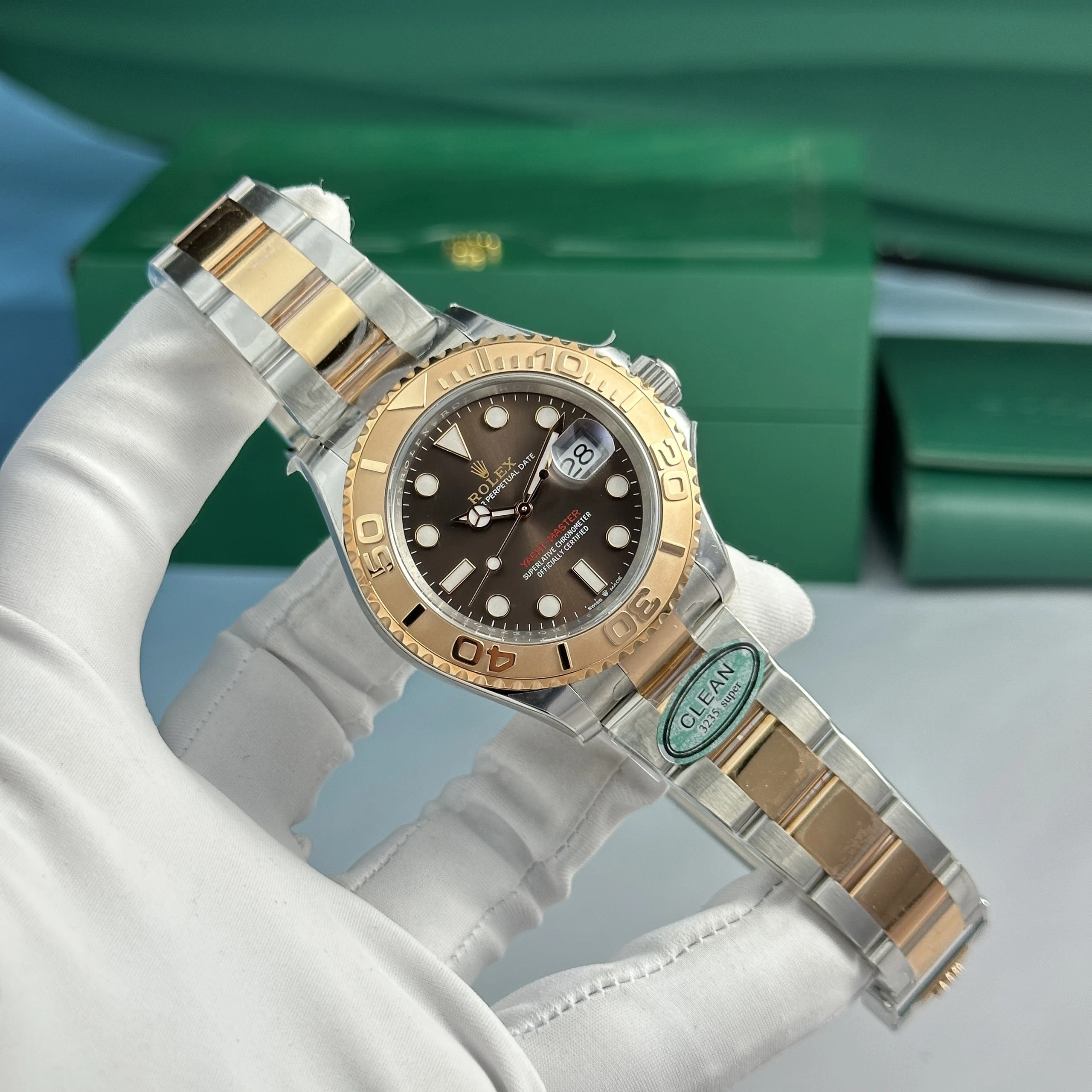 Yacht-Master schokoladenbraunes Zifferblatt 126621 Perspektivansicht