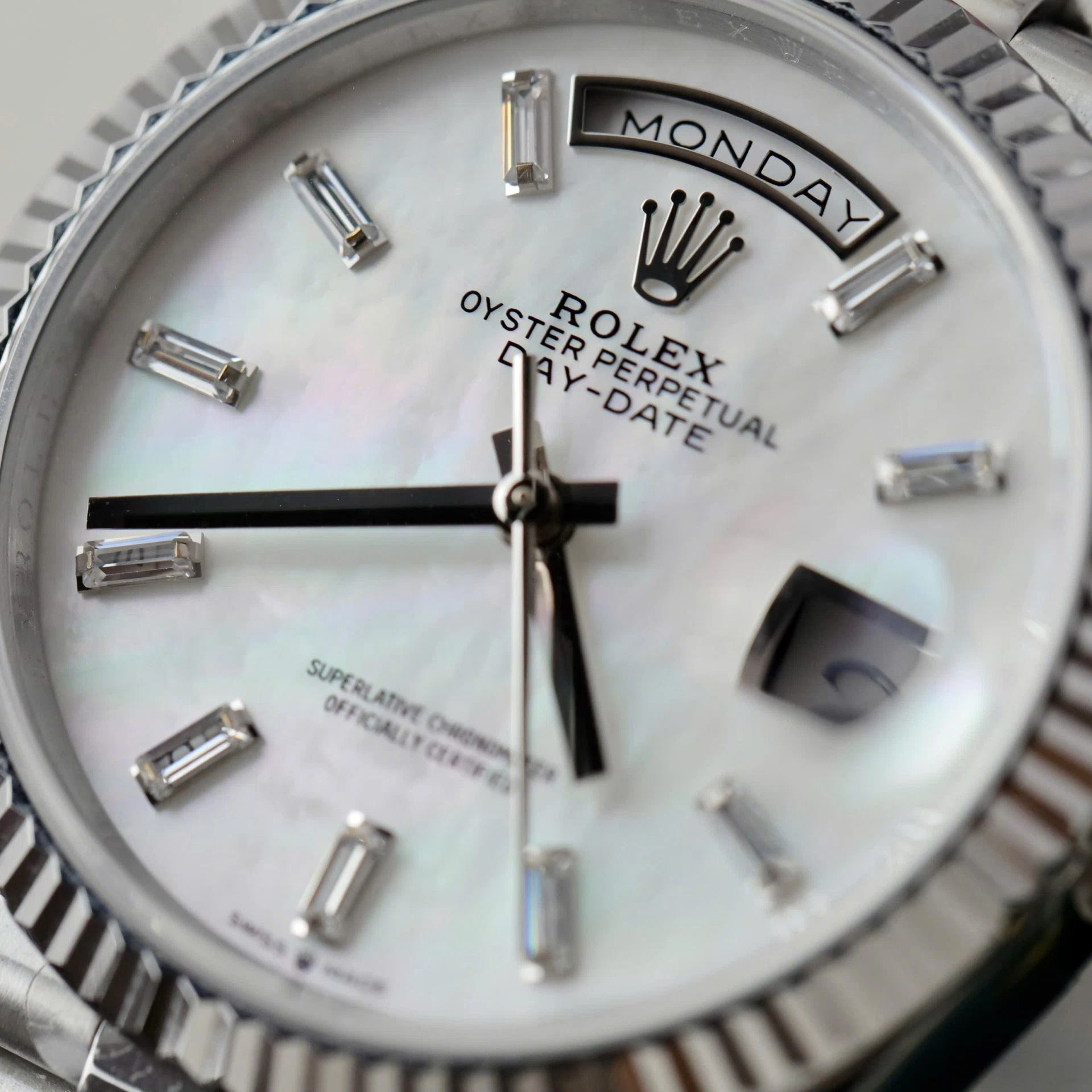 Rolex Day-Date Weißes Perlmutt Zifferblatt mit Diamantbesatz 128236-0021 36 mm – Superclone – Bild 5