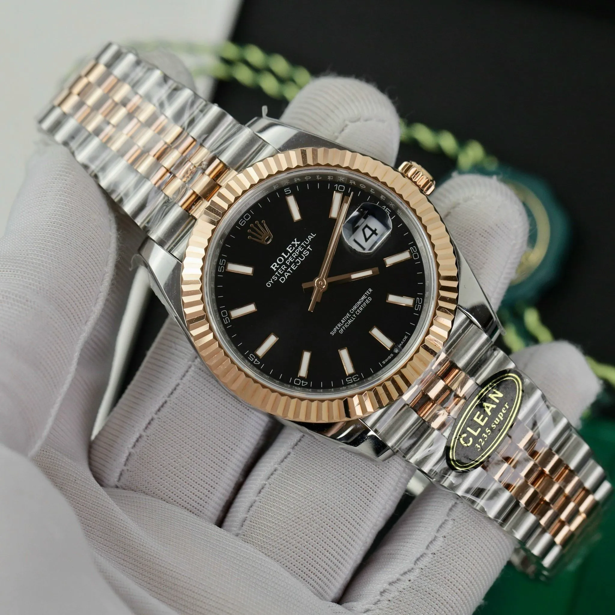 Datejust schwarzes Zifferblatt Geriffelt Lünette Two Tone Jubilee Armband